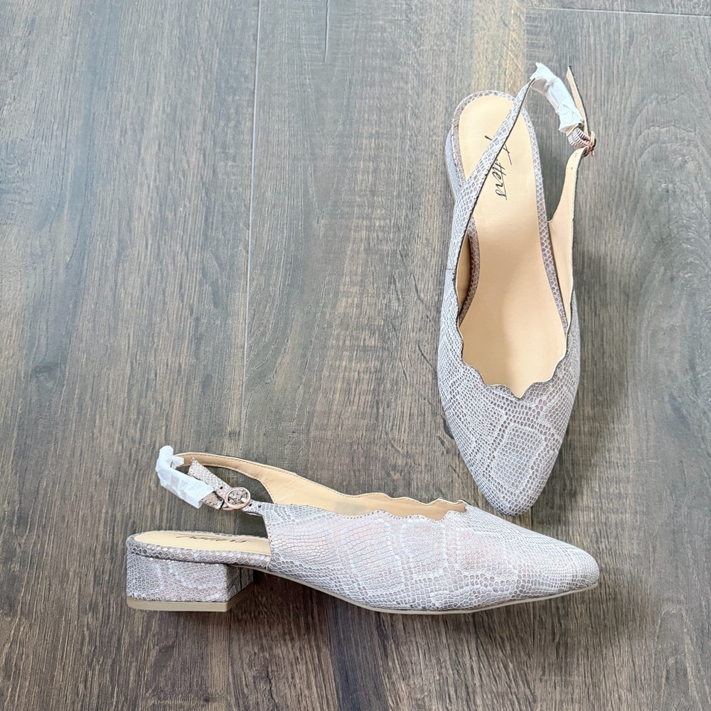NIB Trotter’s Joselyn Slingback | Rose Gold Metallic | Size: 9W - Picture 4 of 9